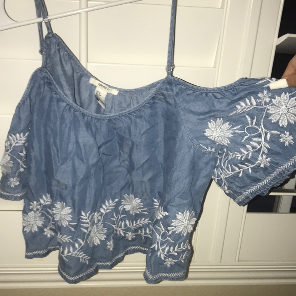 FOREVER 21 FORAL BLUE OFF THE SHOULDER